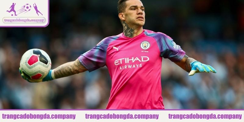 Thủ môn hay nhất thế giới Ederson Moraes của Manchester City