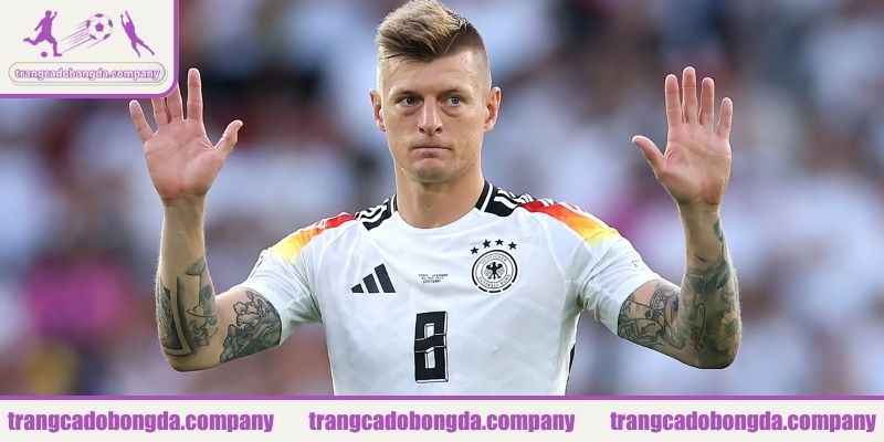Tiền vệ trung tâm hay nhất thế giới gọi tên Toni Kroos