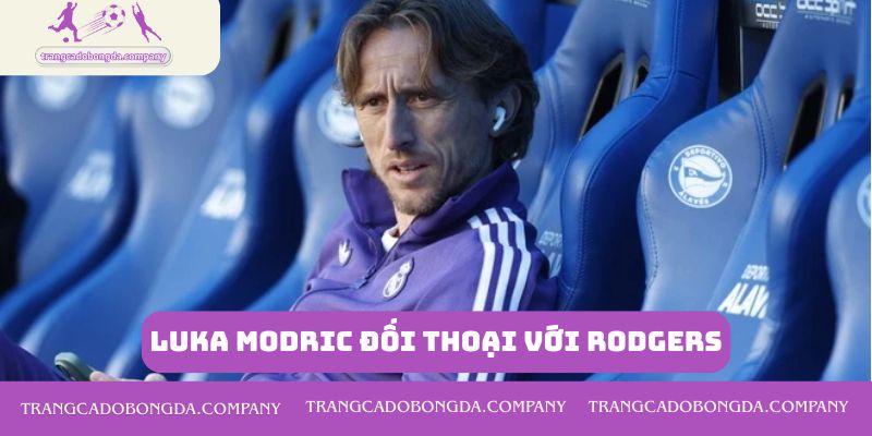 Luka Modric đối thoại với Rodgers